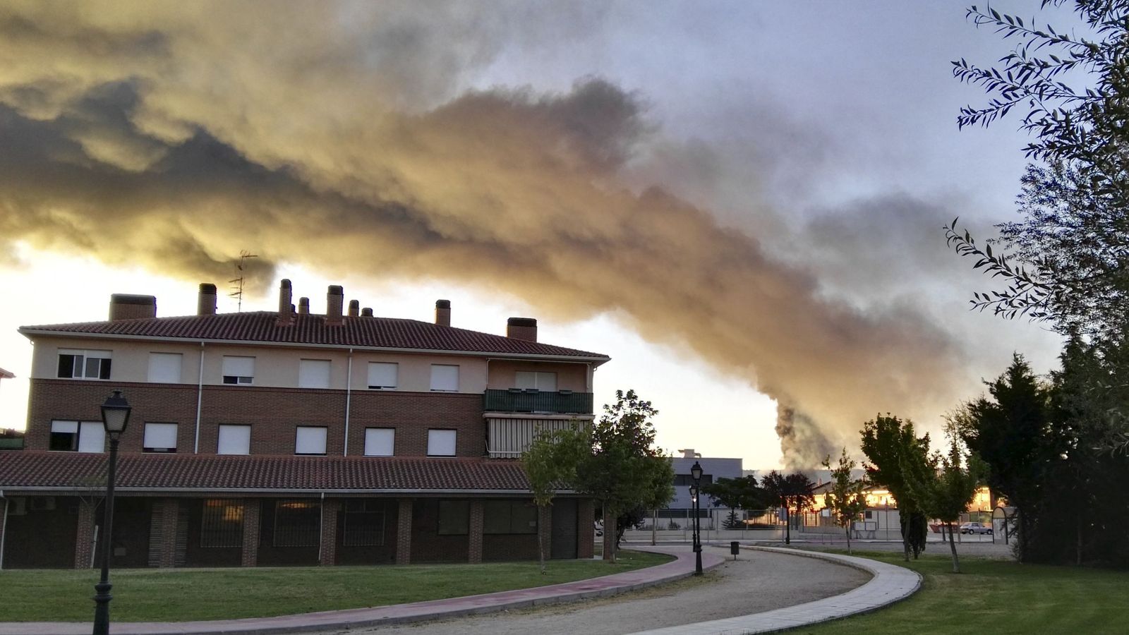 Foto: Declarado un incendio en una planta de reciclado de Guadalajara (EFE)