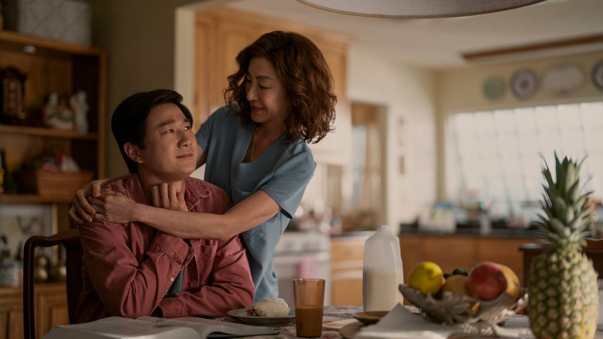 La miniserie de Michelle Yeoh que causa furor en Netflix: una comedia de acción más que convincente
