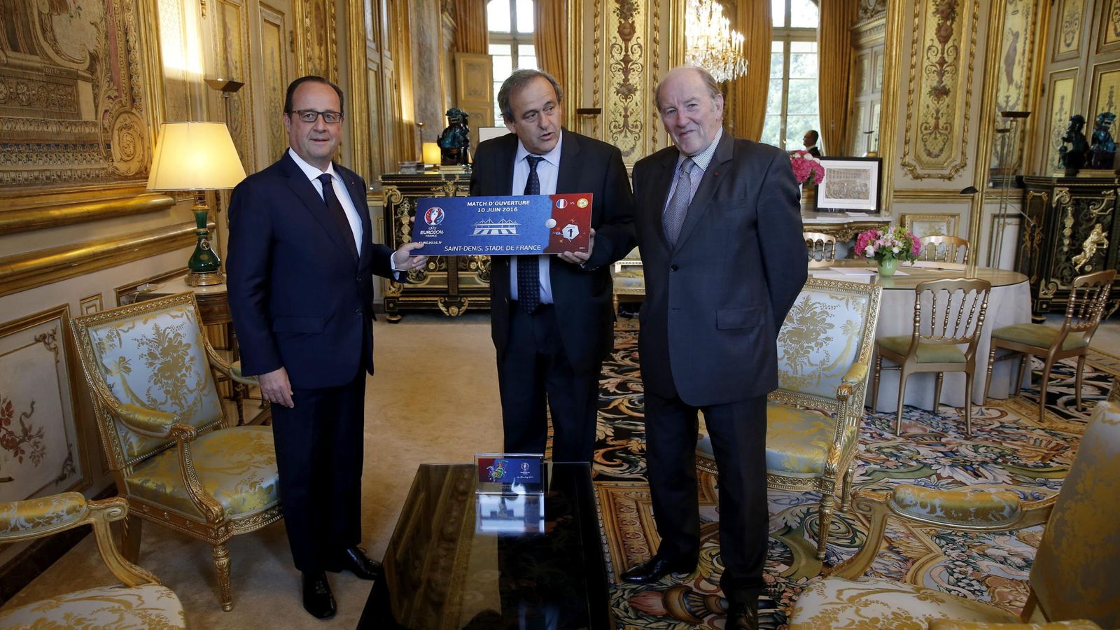 Foto: Lambert, primero por la derecha, junto a François Hollande y Michel Platini (Reuters)