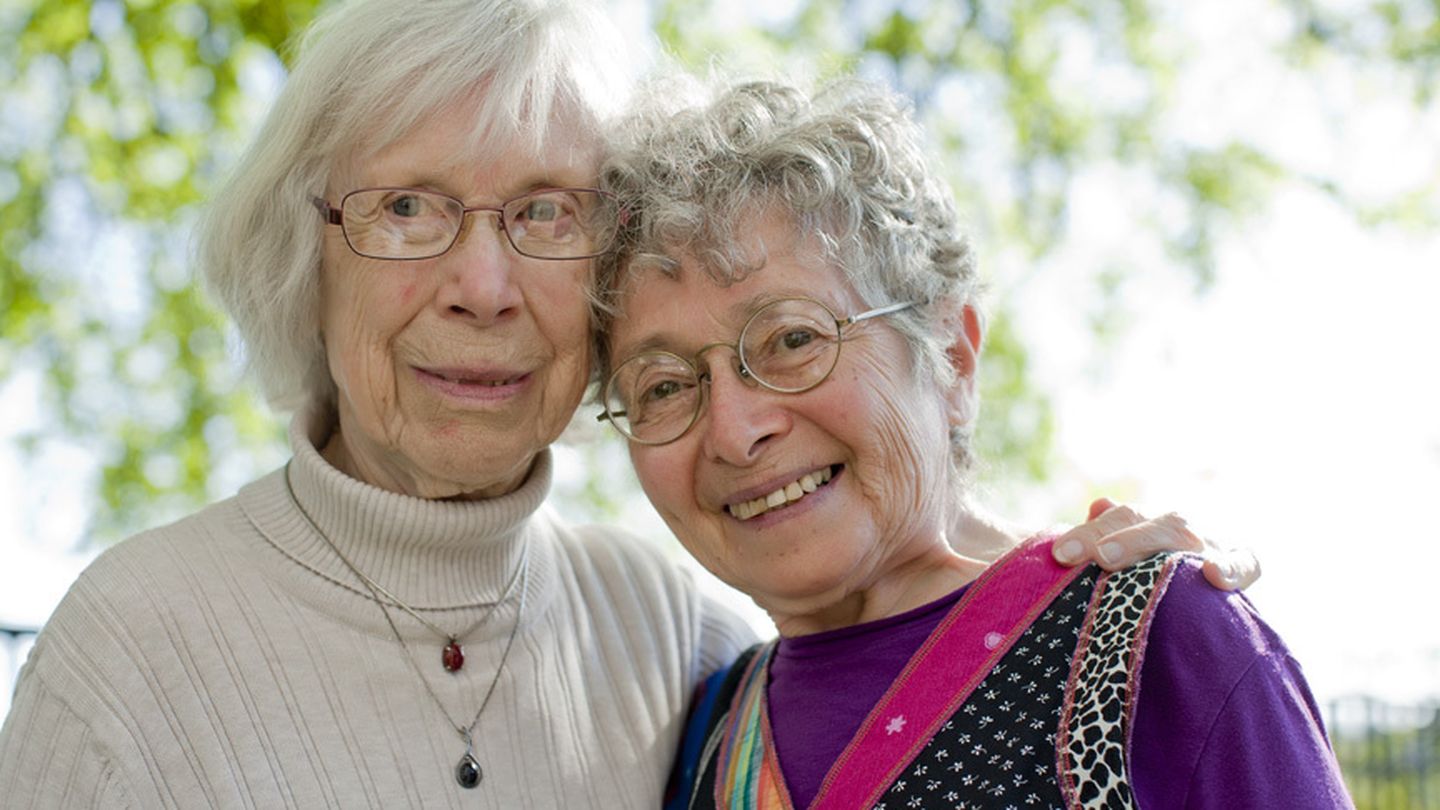Shirley y Hinda, dos abuelas cabreadas
