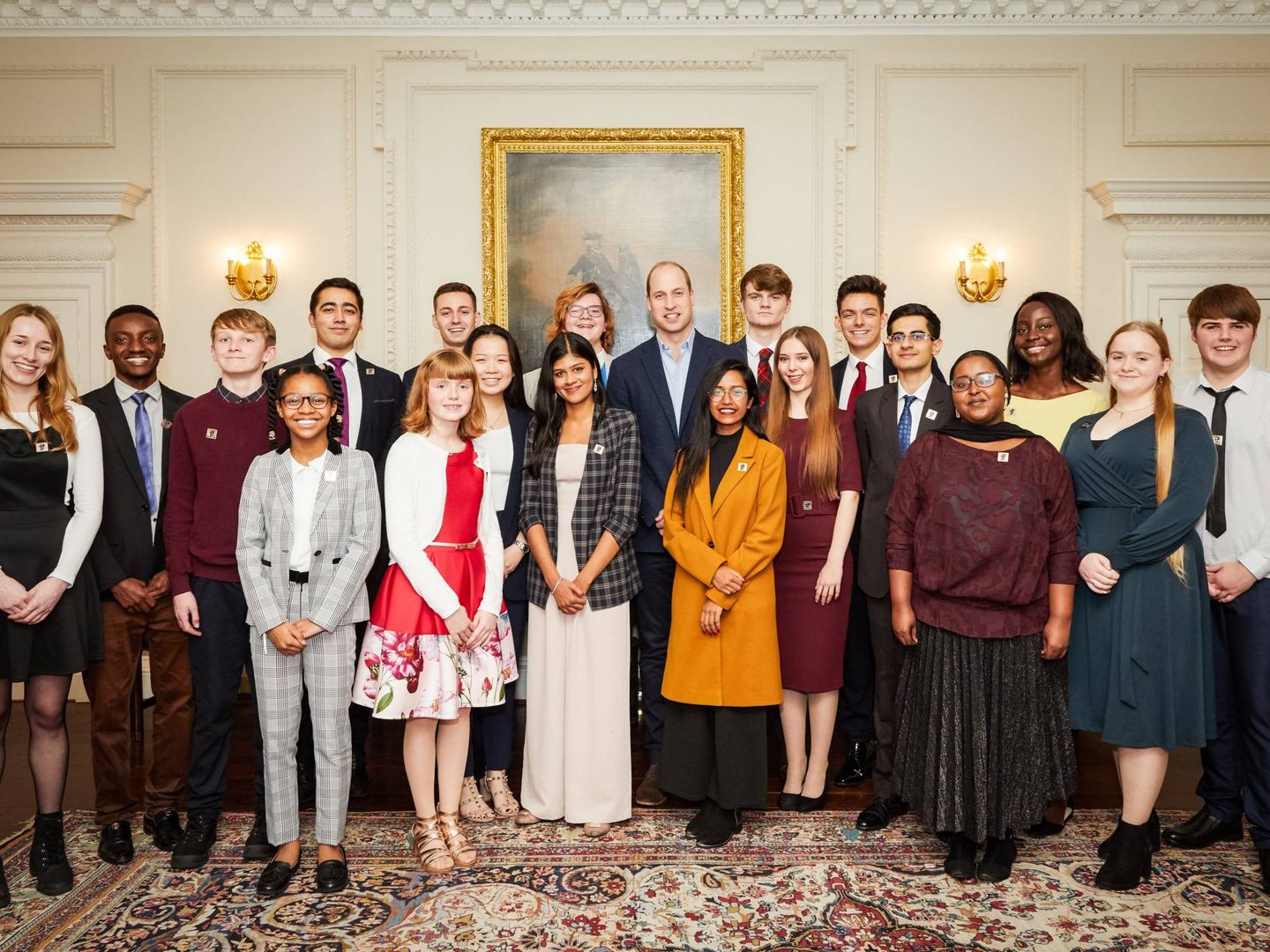 El príncipe Guillermo con los ganadores de los Princess Diana Legacy Awards. (Kensington Palace)
