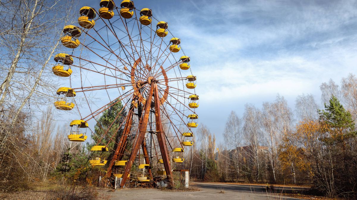 Incautan en Ucrania alcohol hecho con manzanas radiactivas de Chernóbil