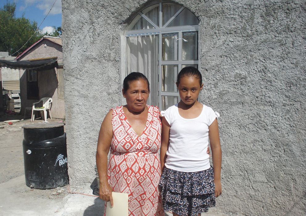 Foto: Paloma Noyola junto a su madre, en la localidad mexicana de Matamoros
