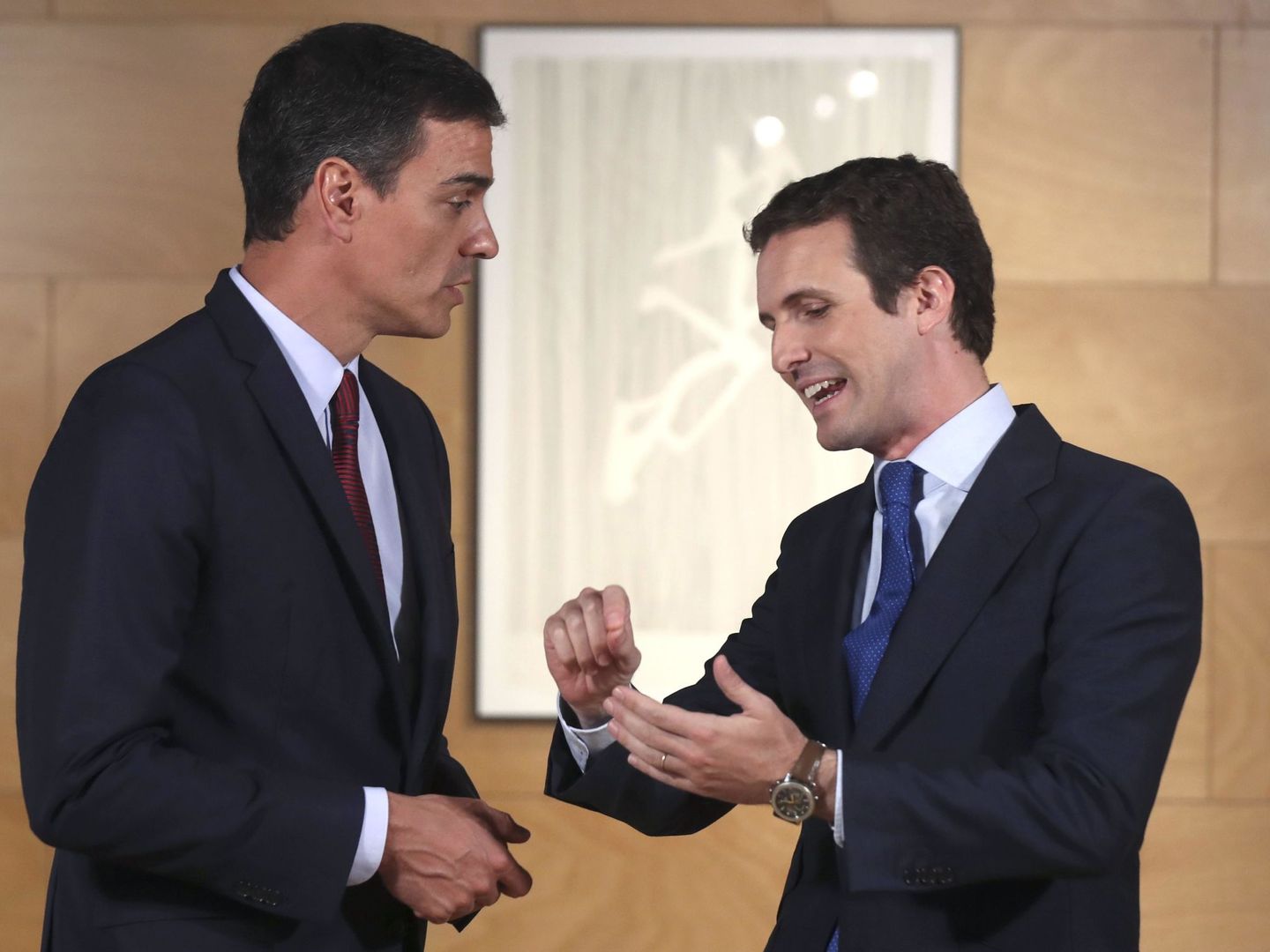 El presidente del Gobierno en funciones, Pedro Sánchez y el líder del PP, Pablo Casado. (EFE)
