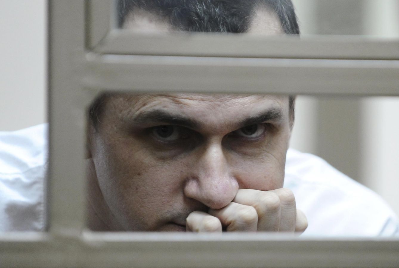 Oleg Sentsov, cineasta ucraniano acusado de terrorismo, durante un juicio en Rostov del Don (Reuters).