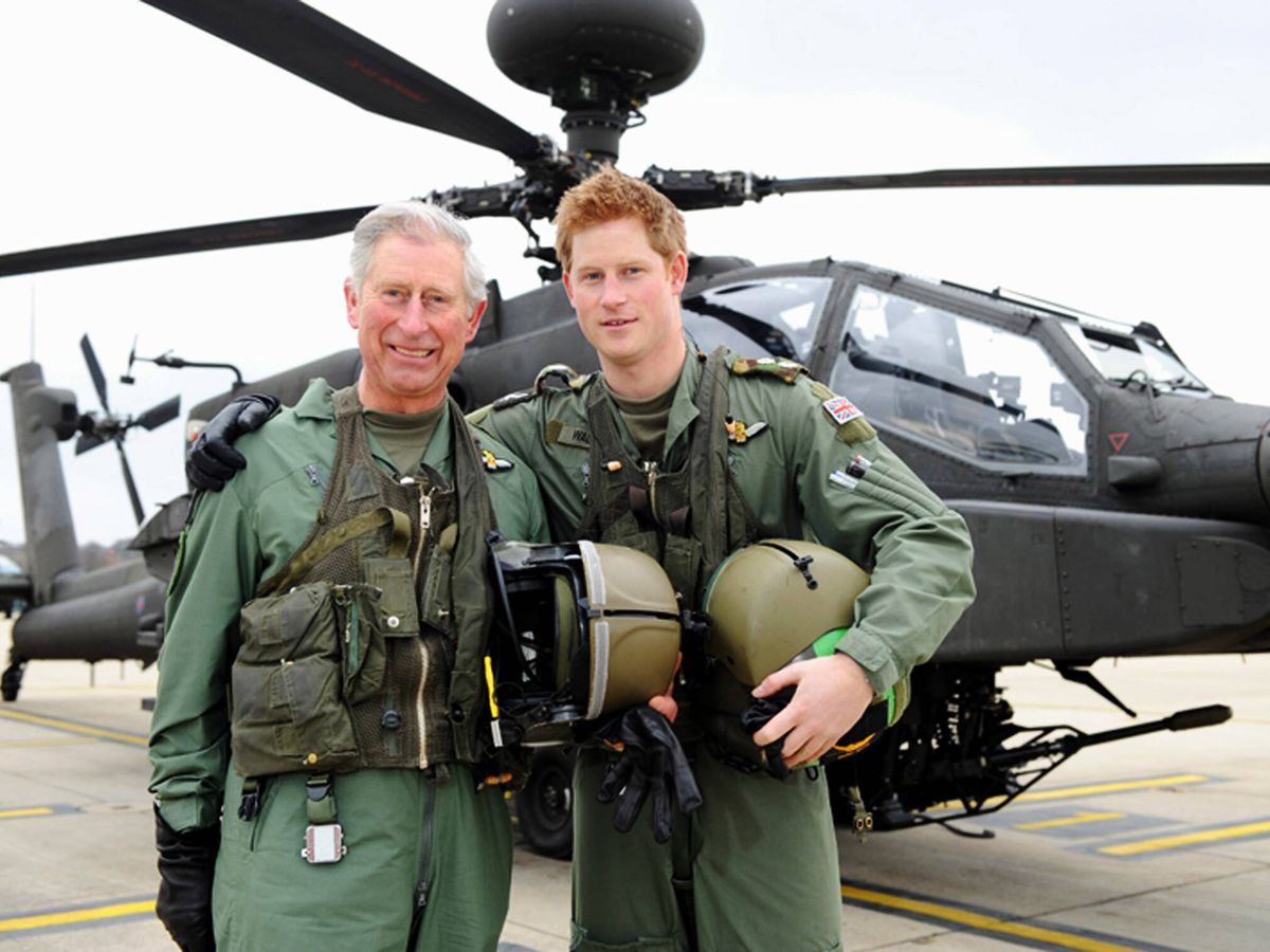Foto: El príncipe Harry y Carlos III, en una imagen de 2011. (Getty)