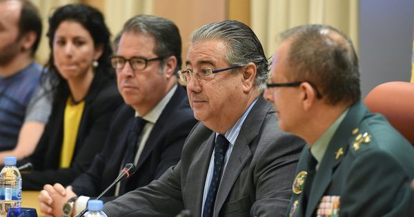 Foto: El ministro del Interior, Juan Ignacio Zoido, presentando la campaña de la DGT. (EFE)