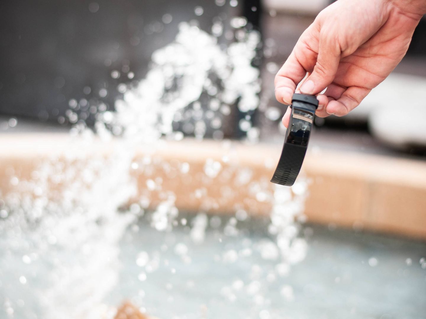 La Fitbit Charge 3 es resistente al agua. (C. Castellón)