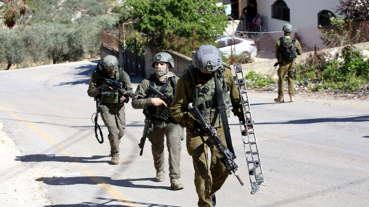Un oficial del Ejército de Israel mata por error a dos militares durante una patrulla
