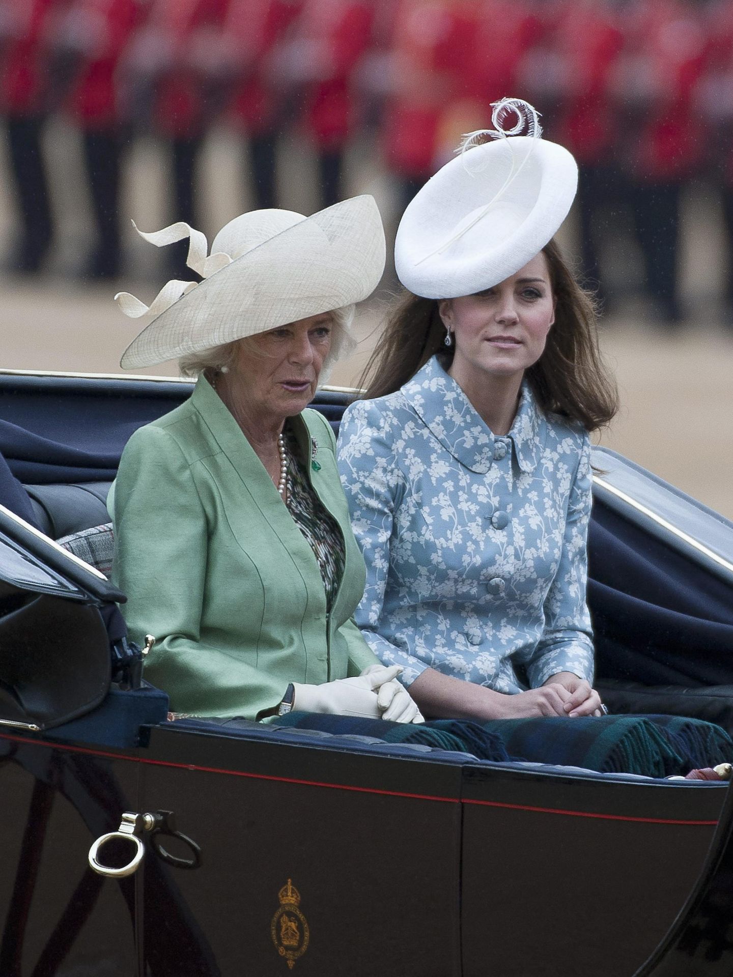 Kate Middleton, junto a Camila Parker a su llegada a Buckingham en 2015.(EFE/Will Oliver)