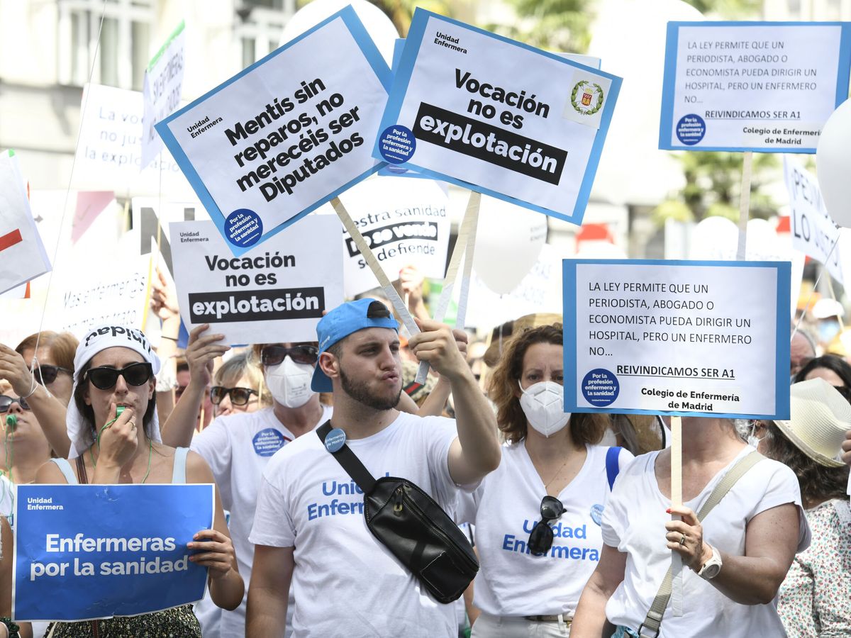 Foto: Protesta de profesionales sanitarios en Madrid. (EFE/Víctor Lerena)