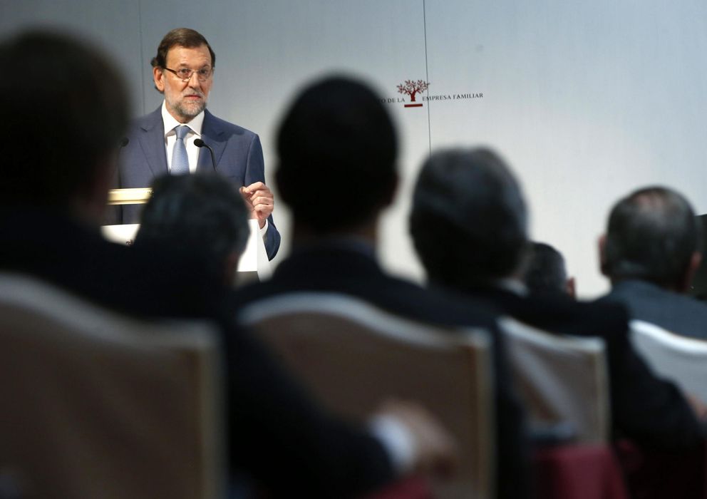 Foto: Mariano Rajoy (i), durante su intervención hoy en la clausura de la asamblea anual de socios del Instituto de Empresa Familiar. (EFE)