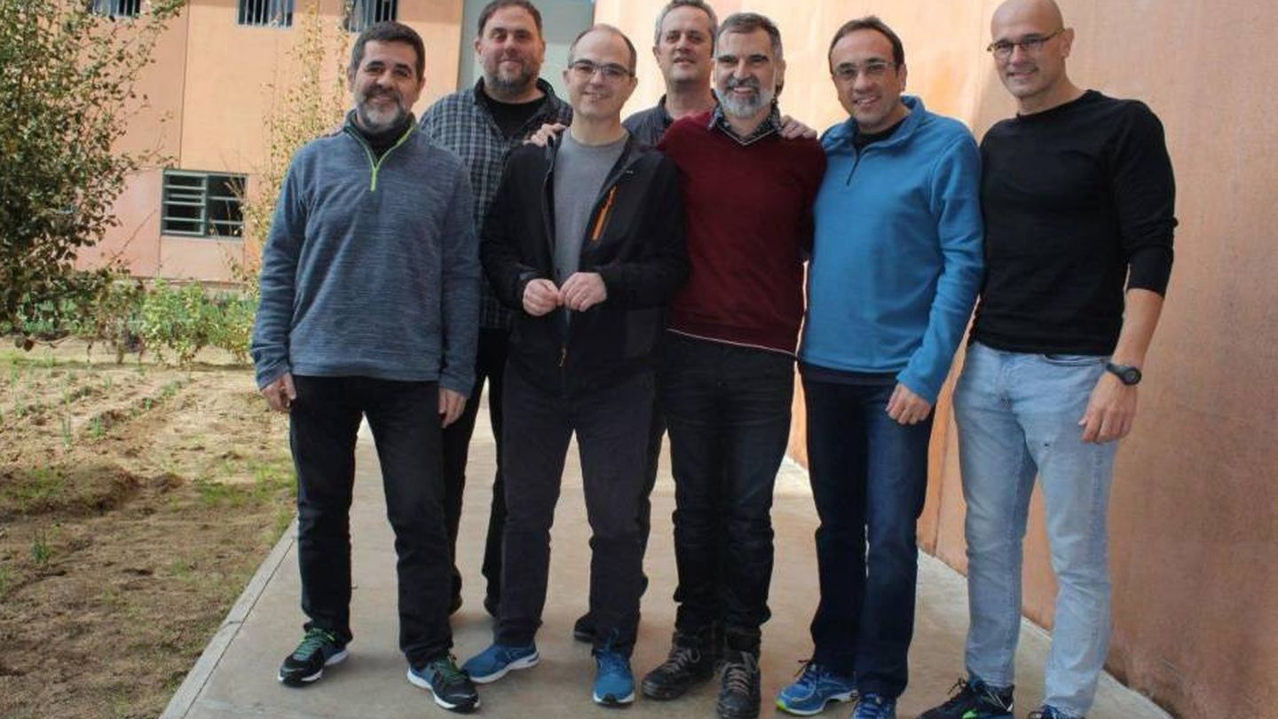 Los siete dirigentes independentistas presos en Lledoners, (de izda. a dcha) Jordi Sànchez, Oriol Junqueras, Jordi Turull, Joaquim Forn, Jordi Cuixart, Josep Rull y Raül Romeva. (EFE)