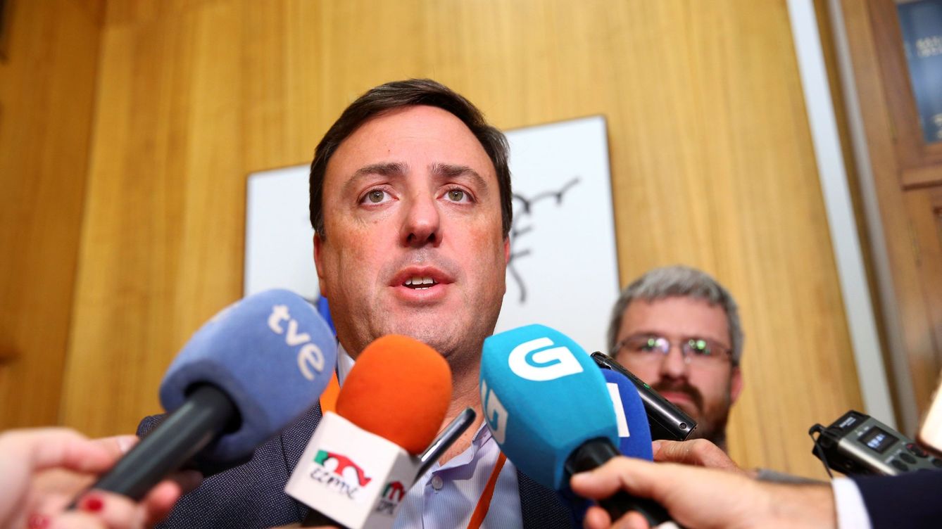 El relevo en el liderazgo del PSOE gallego no sofoca la tensión interna 