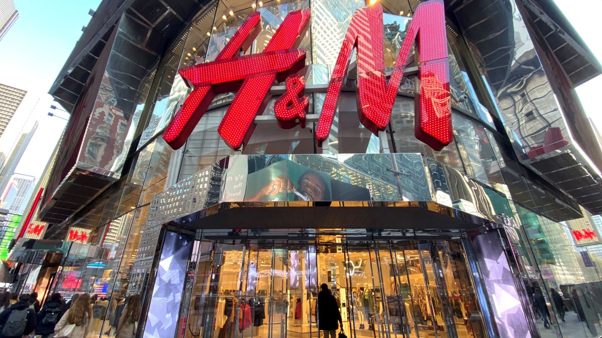 H&M cerrará probadores, controlará el aforo e instalará mamparas en la reapertura 