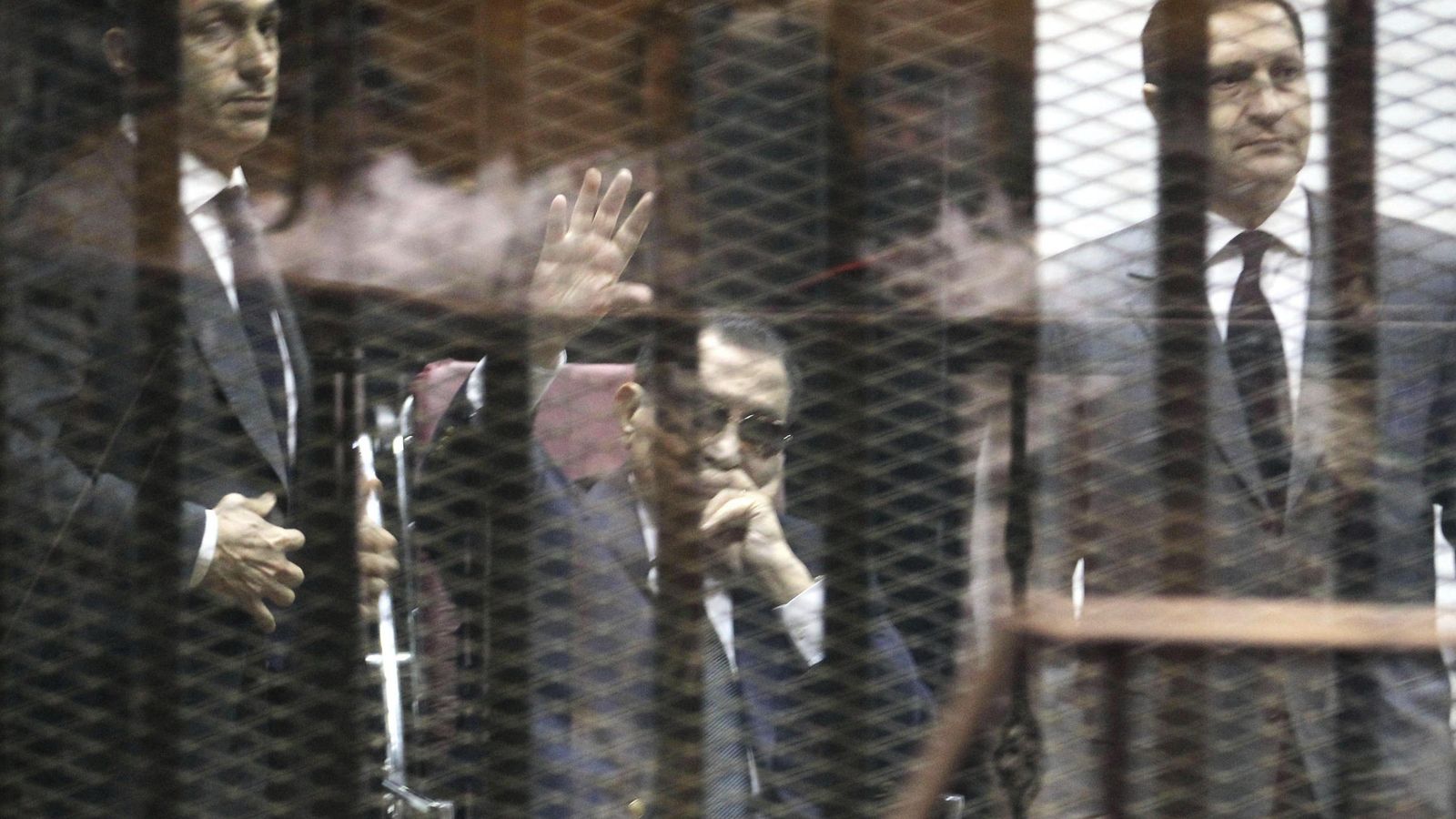 Foto: Hosni Mubarak (centro), en una imagen del mes de mayo (EFE)