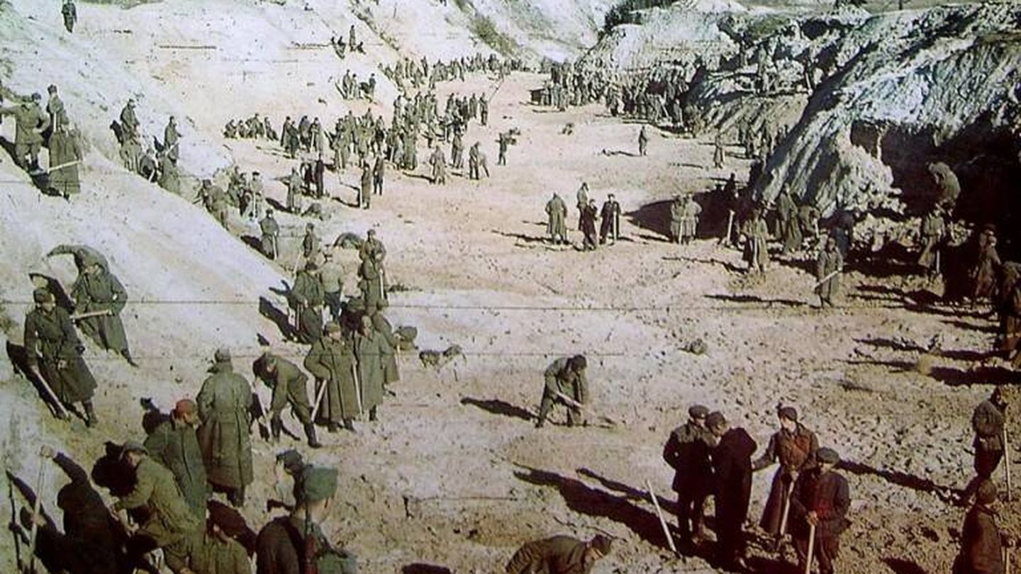 Judíos obligados a cavar sus propias tumbas | Septiembre 1941