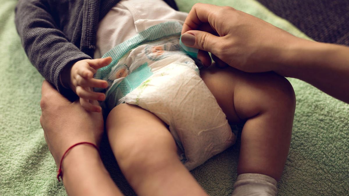 Encuentran productos químicos cancerígenos en los pañales para bebés