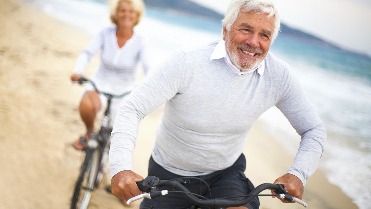 Los cinco ejercicios diarios que debes hacer si  quieres llegar (bien) a viejo