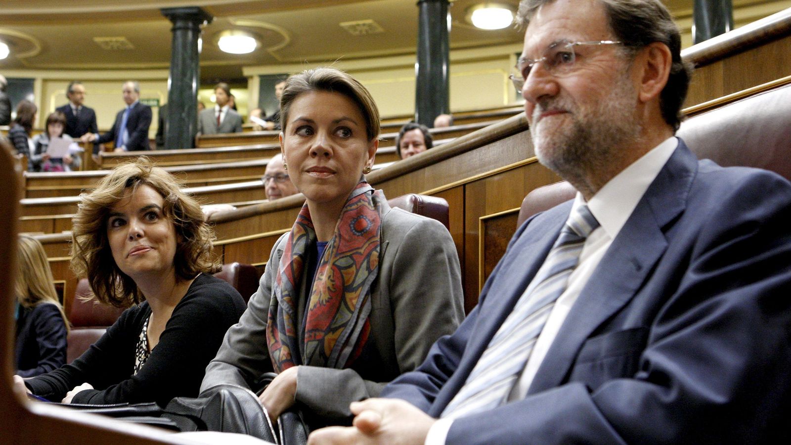 Foto: Soraya Sáenz de Santamaría, María Dolores de Cospedal y Mariano Rajoy en el Congreso de los diputados (EFE)