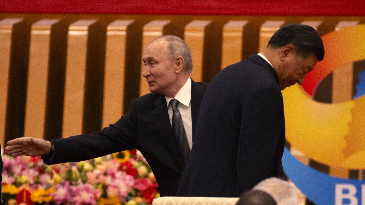Beijing (China), 18 10 2023.- Russian President Vladimir Putin (L) and Chinese President Xi Jinping (R) during the opening ceremony of the Third Belt and Road Forum for International Cooperation at the Great Hall of the People in Beijing, China, 18 October 2023. (Rusia) EFE EPA ANDRES MARTINEZ CASARES 