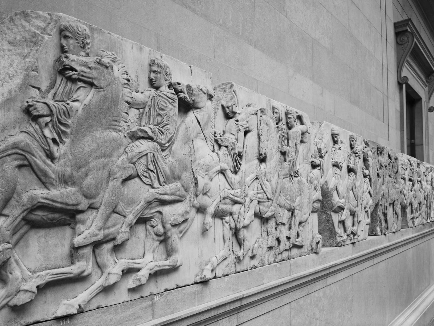 Parte del friso del Partenón expuesto en el Museo Británico. (Reuters)