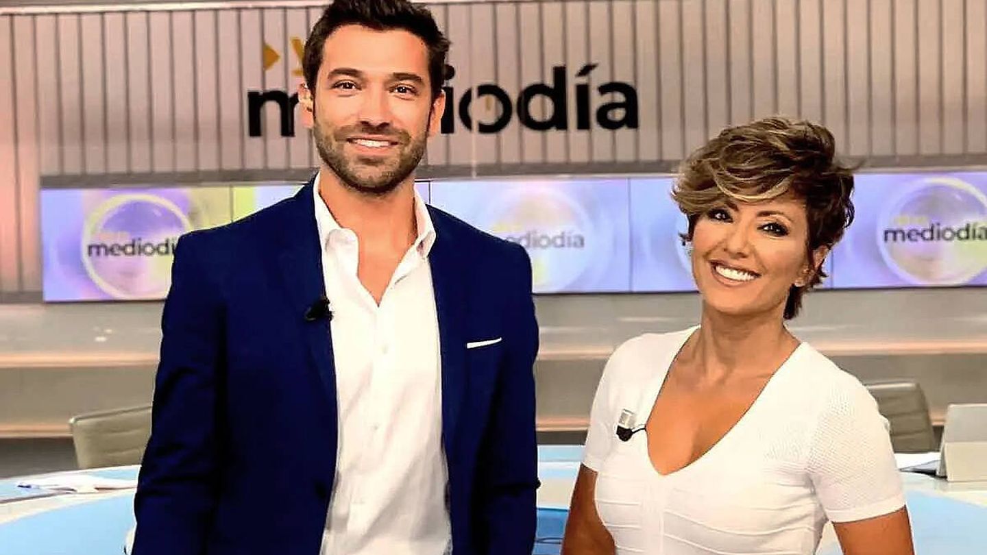 Marc Calderó y Sonsoles Ónega, en 'Ya es mediodía'. (Telecinco)
