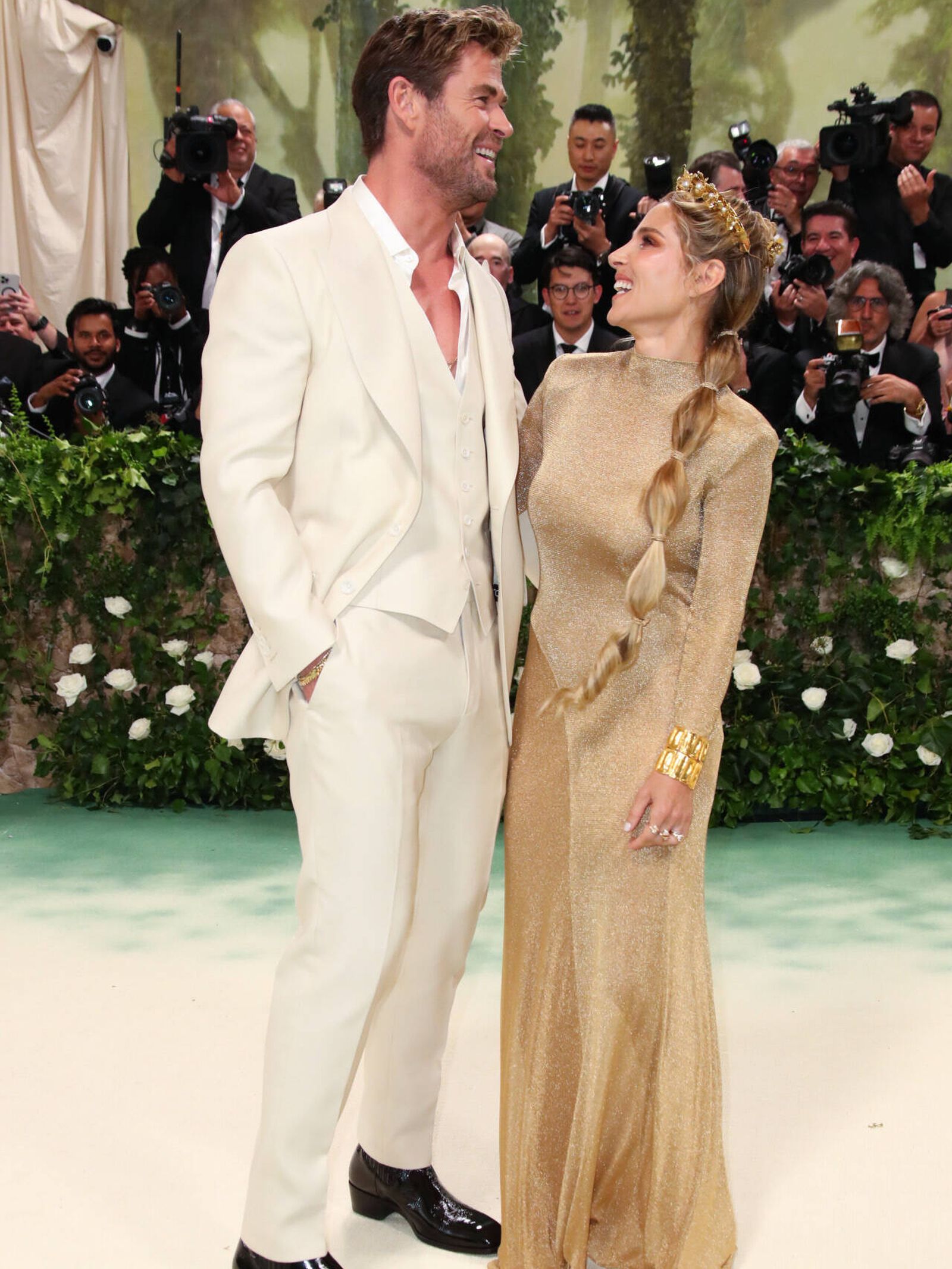 Chris Hemsworth y Elsa Pataky derrocharon complicidad en esta Met gala. (Gtres)