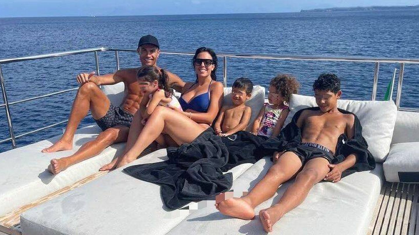 Cristiano Ronaldo, su familia y su yate. (Instagram @cristiano)