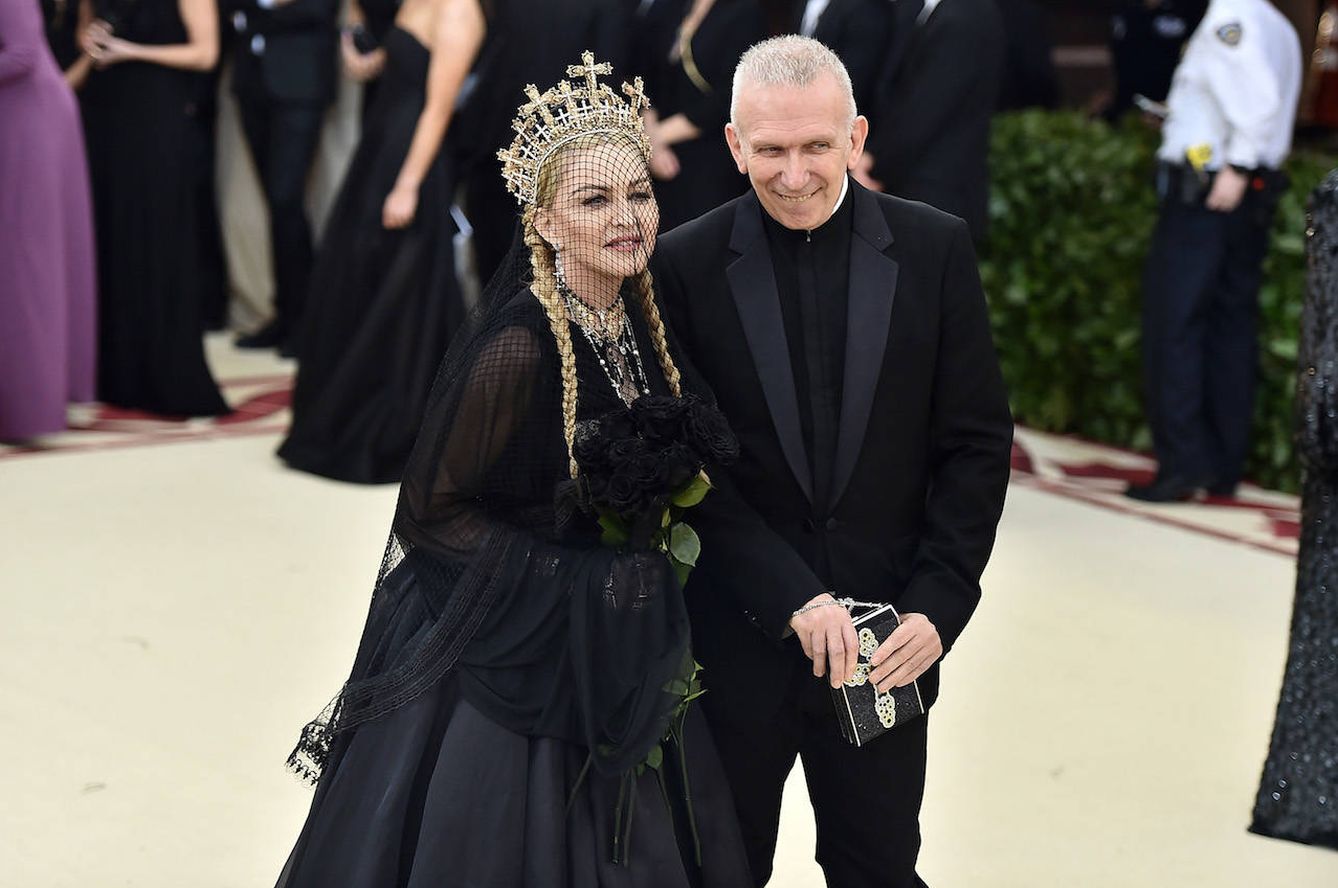 Jean Paul Gaultier con Madonna, una de sus grandes musas. (Getty)
