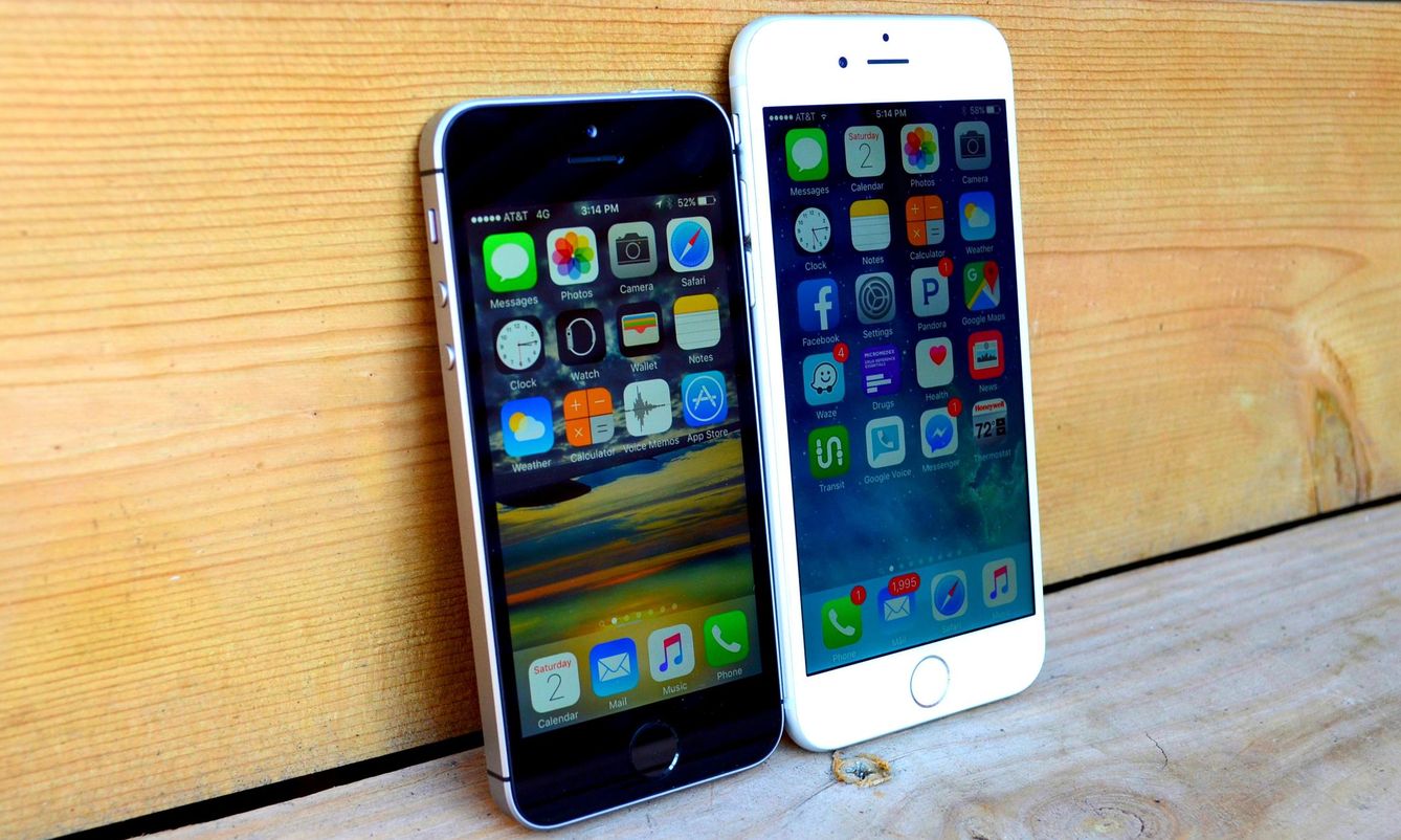 El iPhone SE (izquierda) junto al iPhone 6s. (Foto: P.O.)