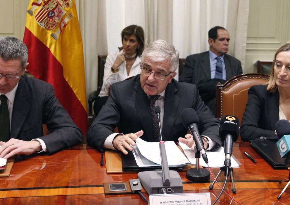 Foto: El ministro de Justicia Alberto Ruiz-Gallardón (i), el presidente del Tribunal Supremo (TS) y del Consejo General del Poder Judicial (CGPJ), Gonzalo Moliner (d)