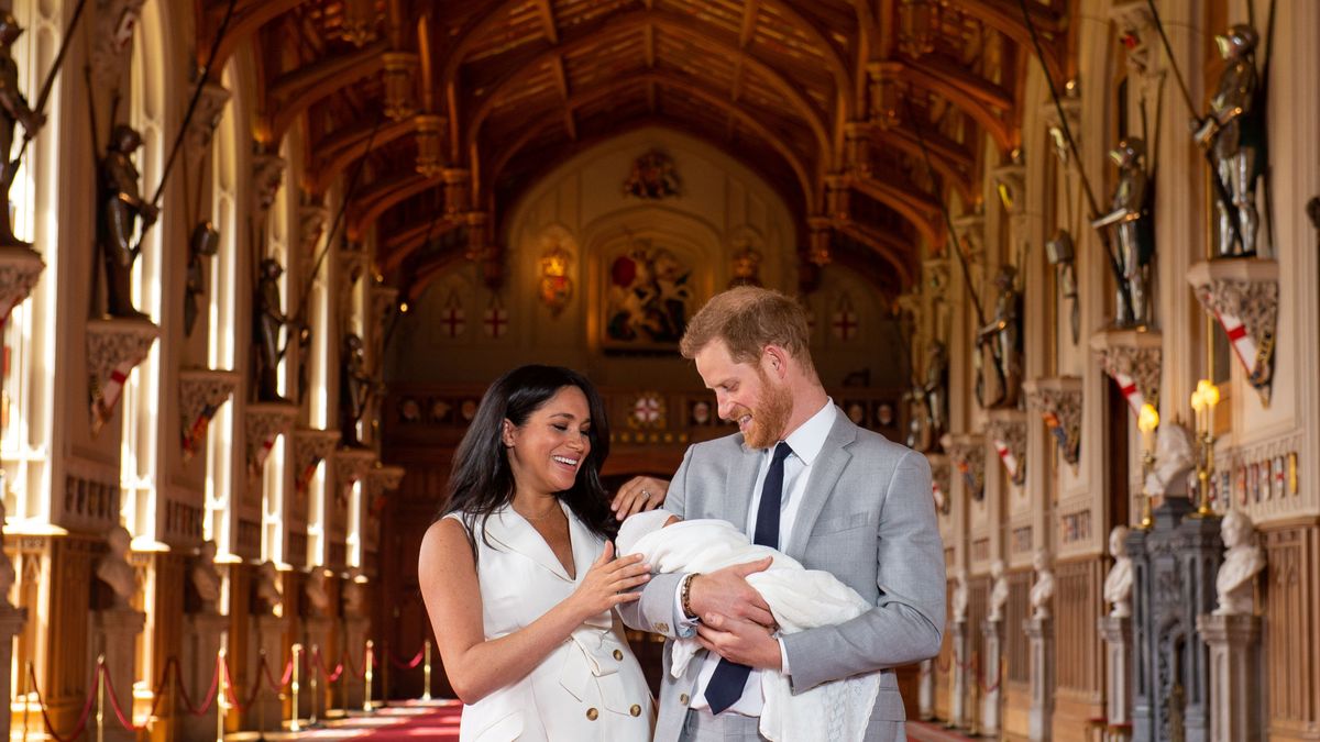 El príncipe Harry y Meghan Markle posan por primera vez con Baby Sussex