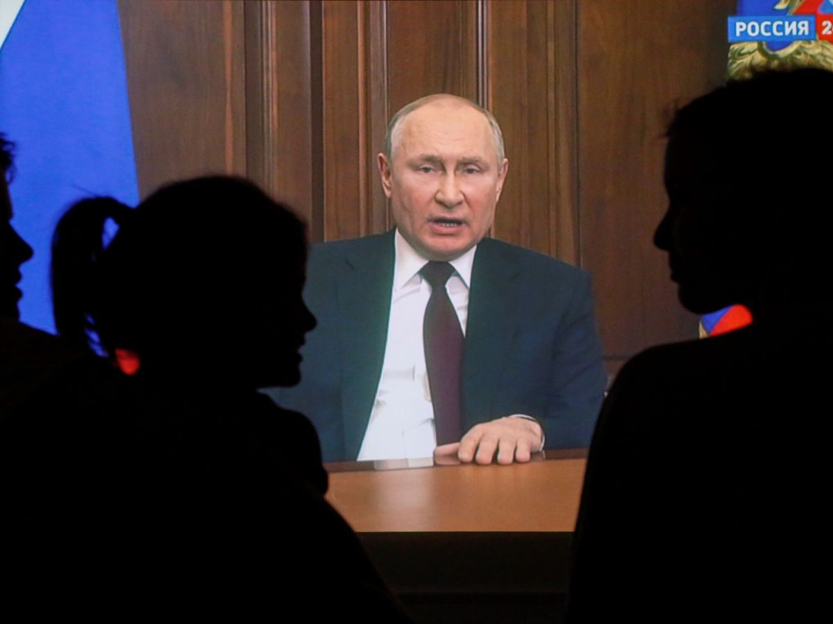 Foto: Vladímir Putin se dirige a Rusia por la televisión nacional. (EFE/Sergei Ilnitsky)