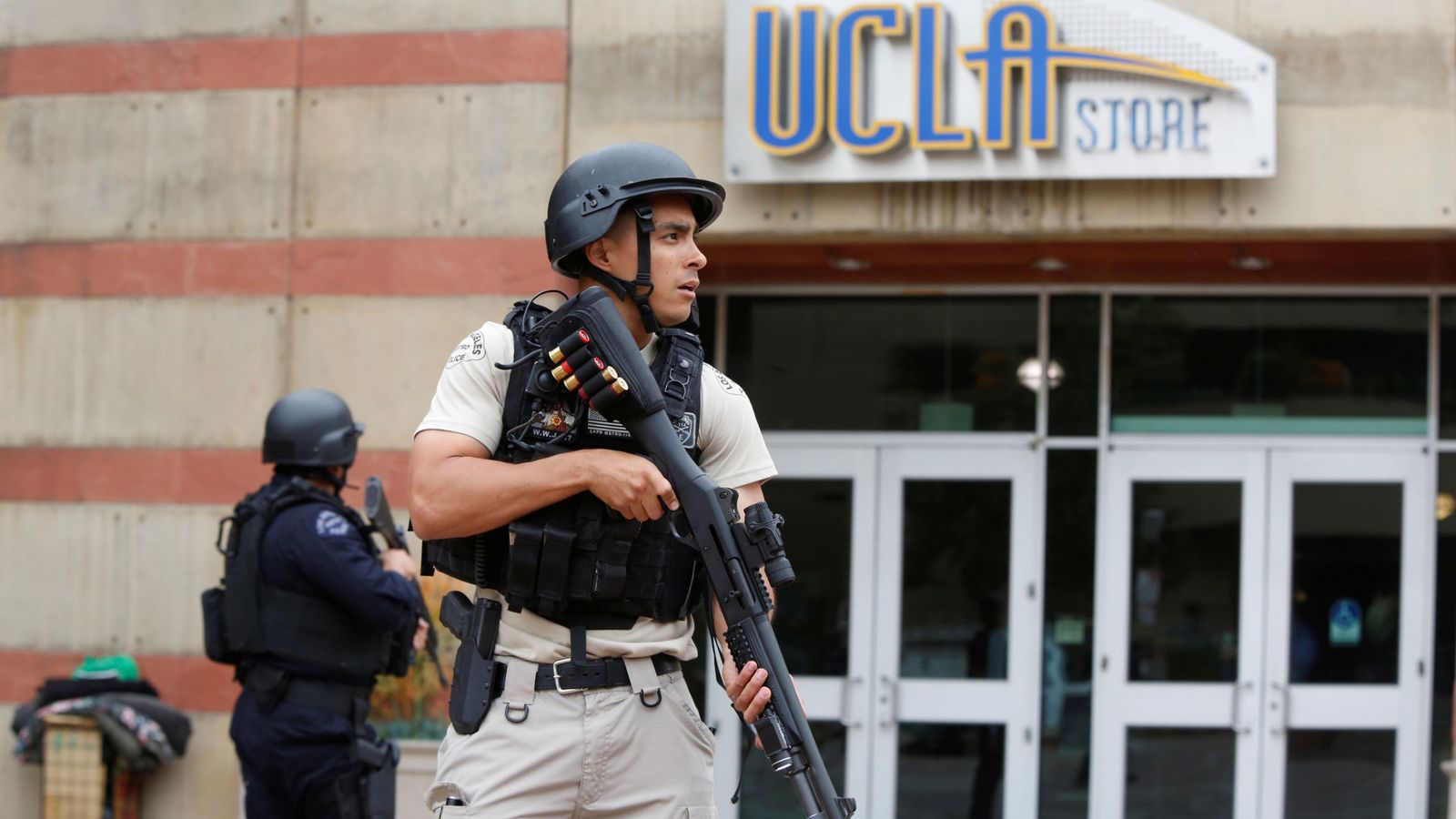 Foto: La Policía de Los Ángeles vigila el campus. (Reuters)