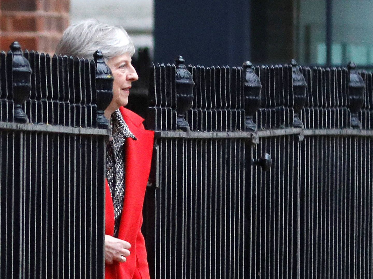Theresa May este viernes saliendo de Downing Street. (Reuters)