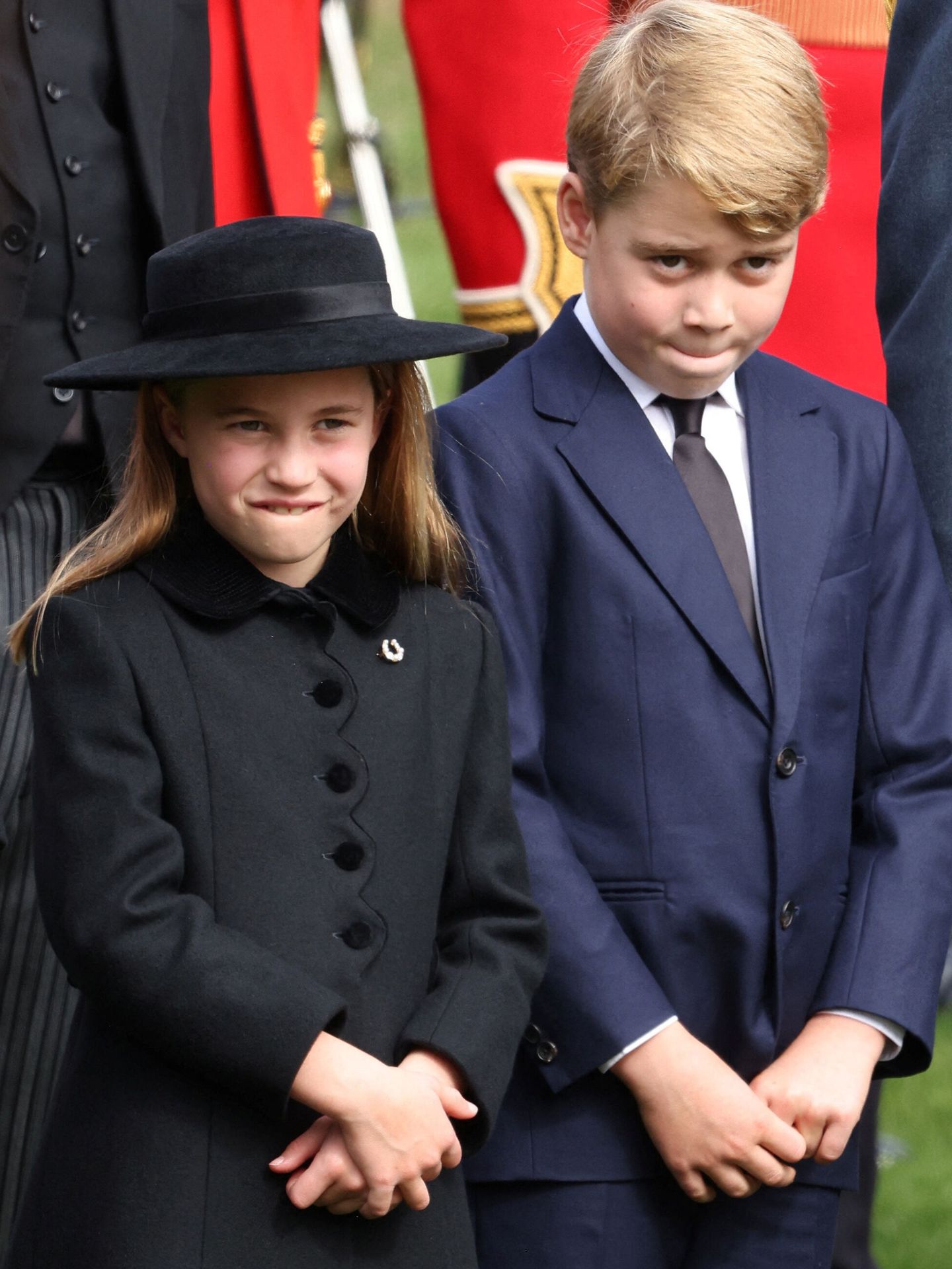 El príncipe George y la princesa Charlotte en el funeral de Isabel II. (Reuters)