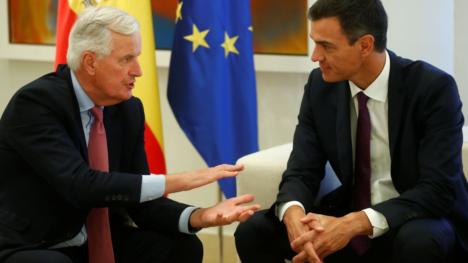 Foto: Sánchez, con el negociador de la UE para el Brexit, Michel Barnier. (Reuters)