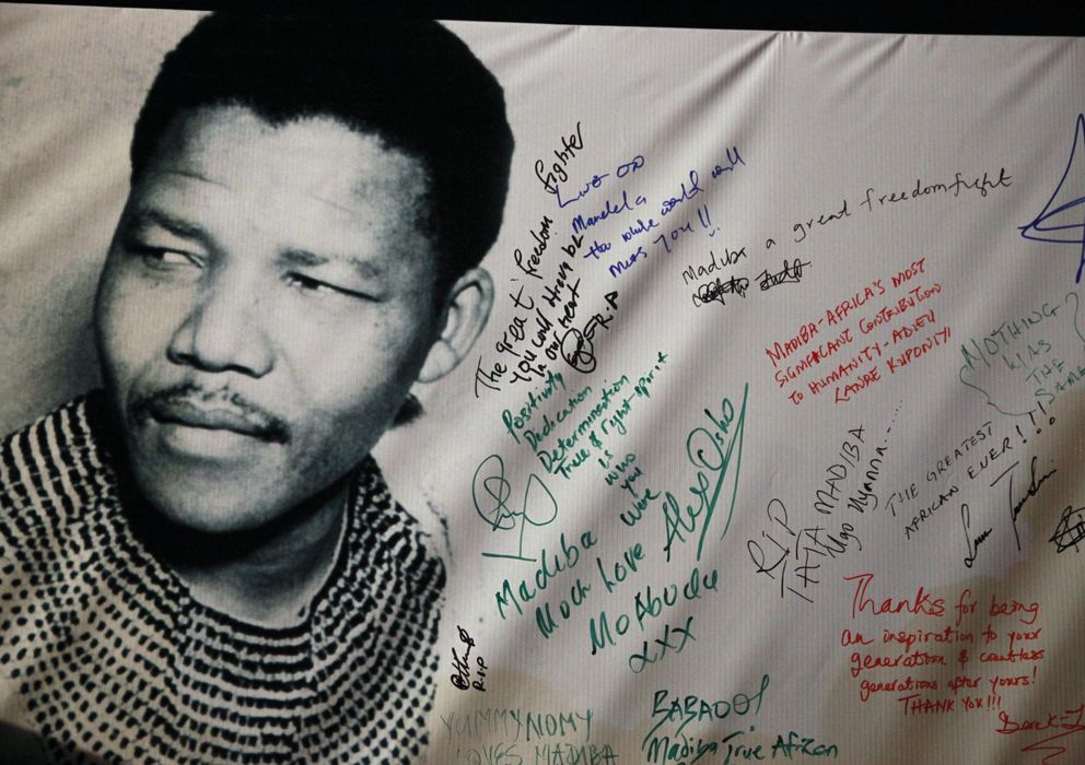 Foto: Un tributo a Nelson Mandela en un cartel del festival de música celebrado en su honor en Lagos (Reuters). 