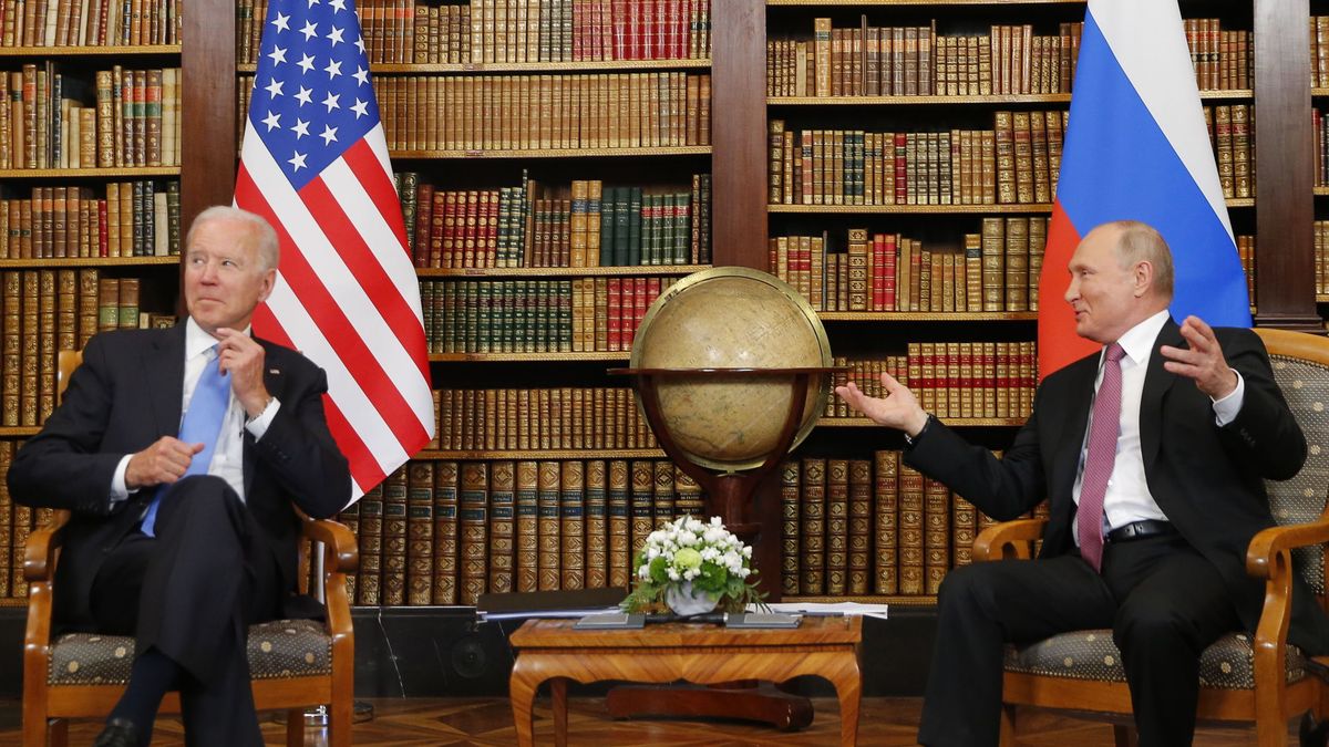 Muchas fotos, pocas esperanzas y un frágil acuerdo: así fue el encuentro Putin-Biden