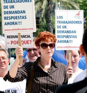 Rafael Español no da la cara y algunos accionistas de La Seda quieren demandarle