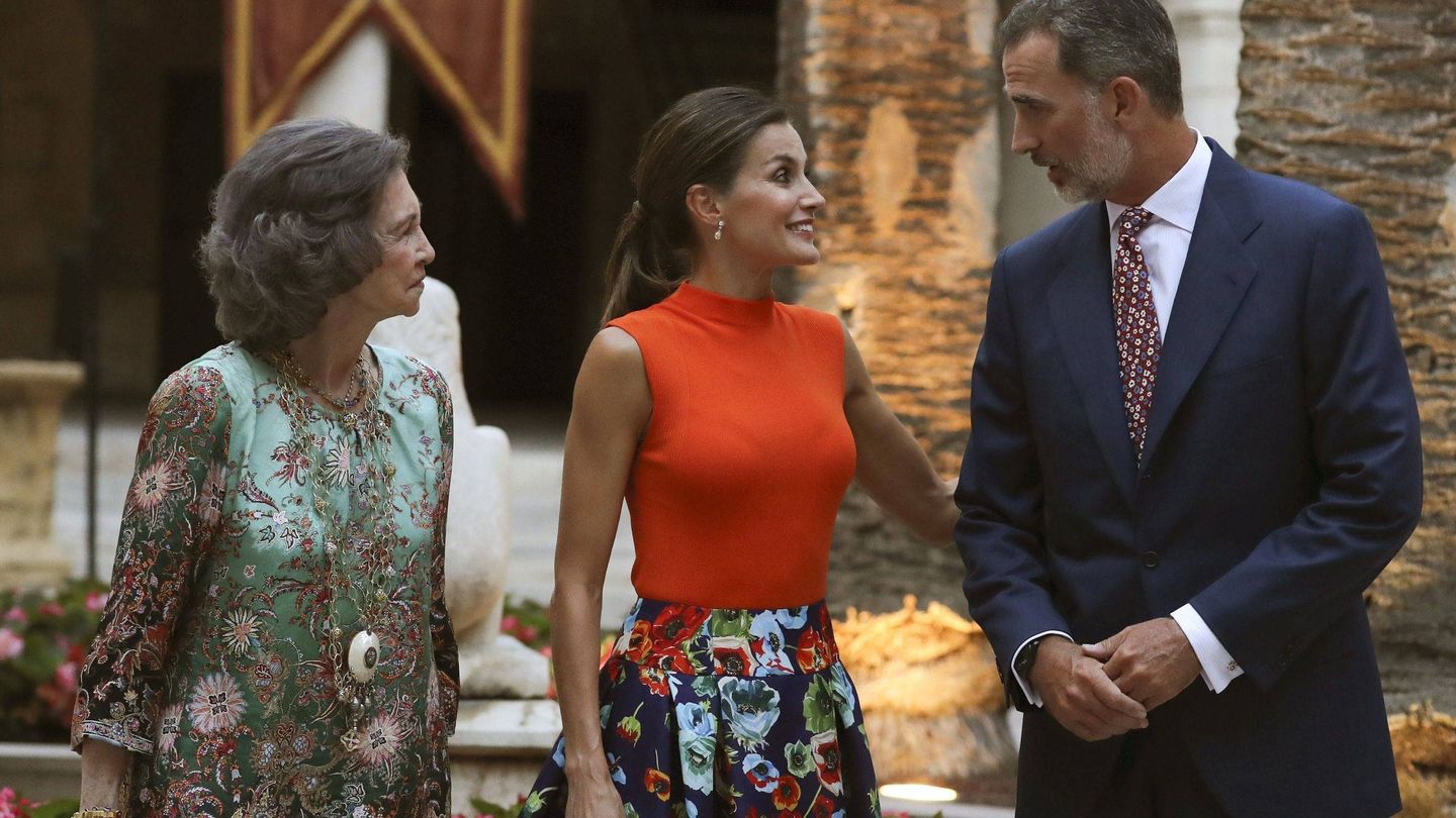Los Reyes con la reina Sofía, en Mallorca. (EFE)