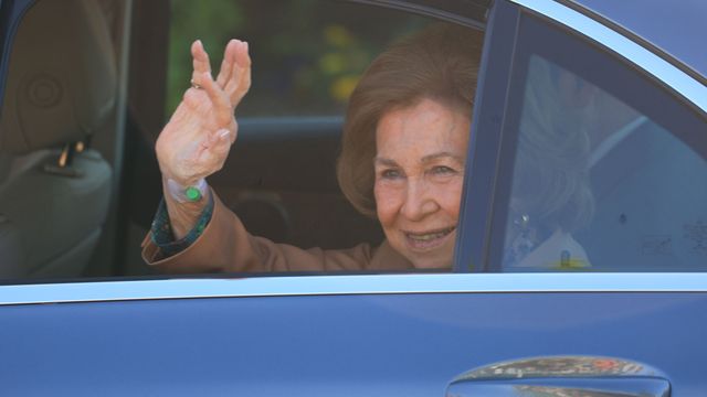 La Reina Sofía, saliendo del hospital. (Europa Press/Manuel Pinilla Cruces)