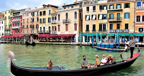 Foto: Un paseo en góndola por Venecia cuesta con serenata a bordo cuesta unos 40 euros 