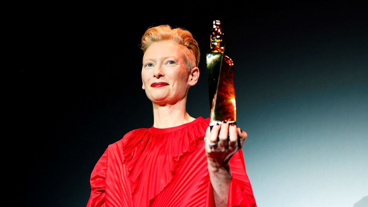 Tilda Swinton recoge el Gran Premi Honorífic. (Efe)