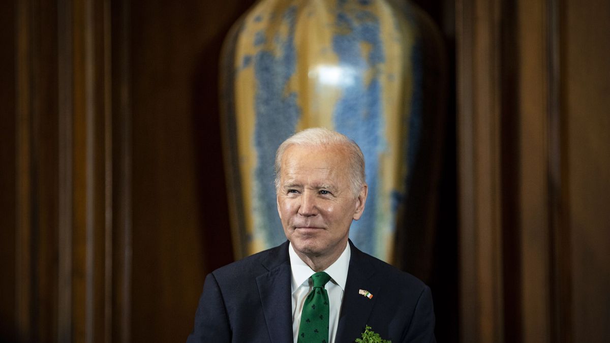 Biden eleva el tono contra Putin y le llama "dictador asesino" 