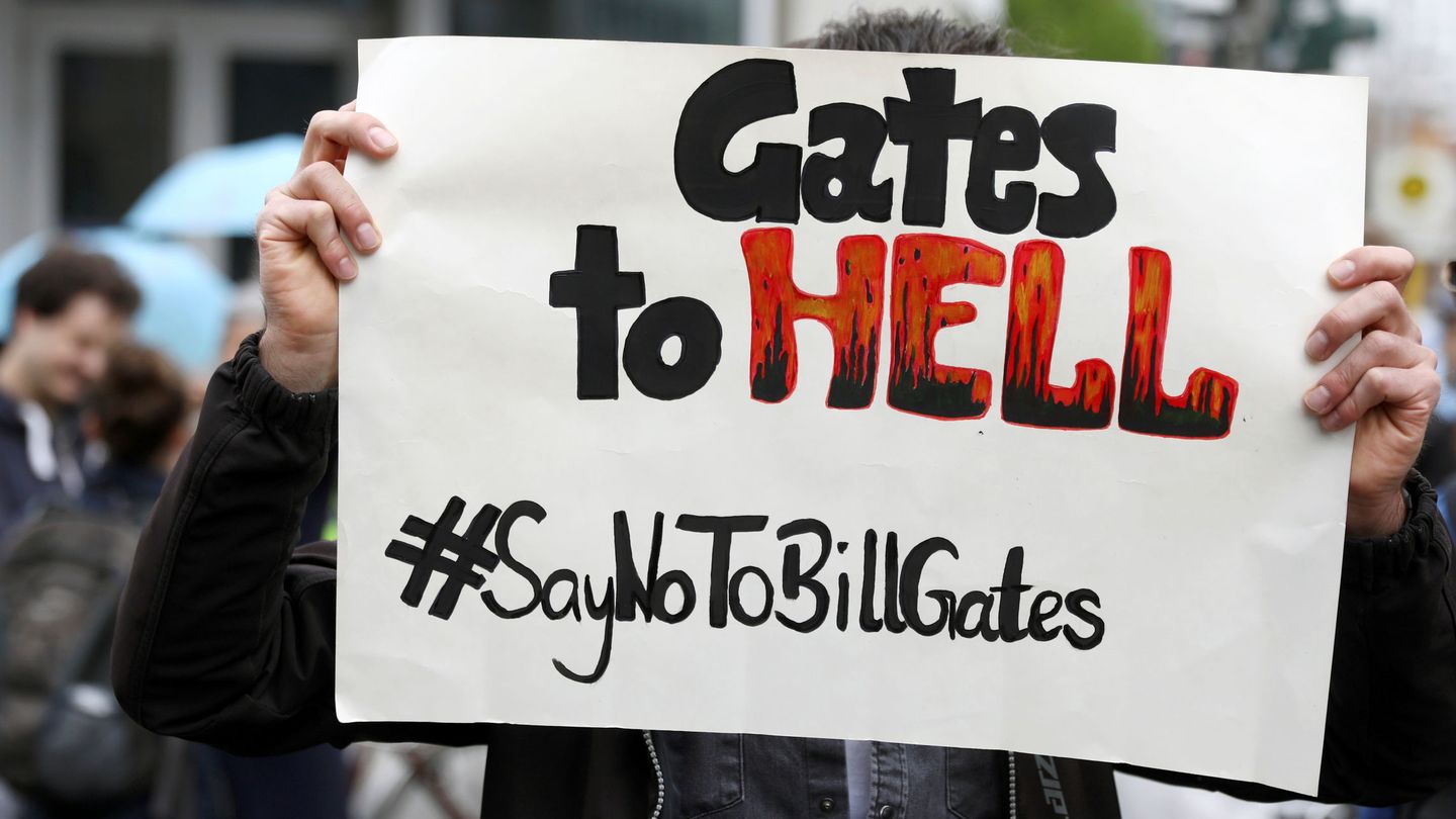 Un cartel contra Bill Gates en Alemania. (Reuters)