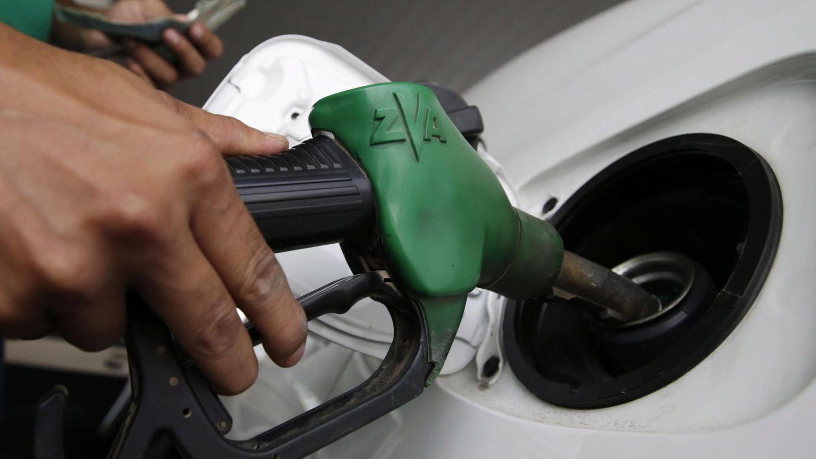 Foto: El IPC baja una décima en julio por las gasolinas y se sitúa en el 0,0%. (EFE)