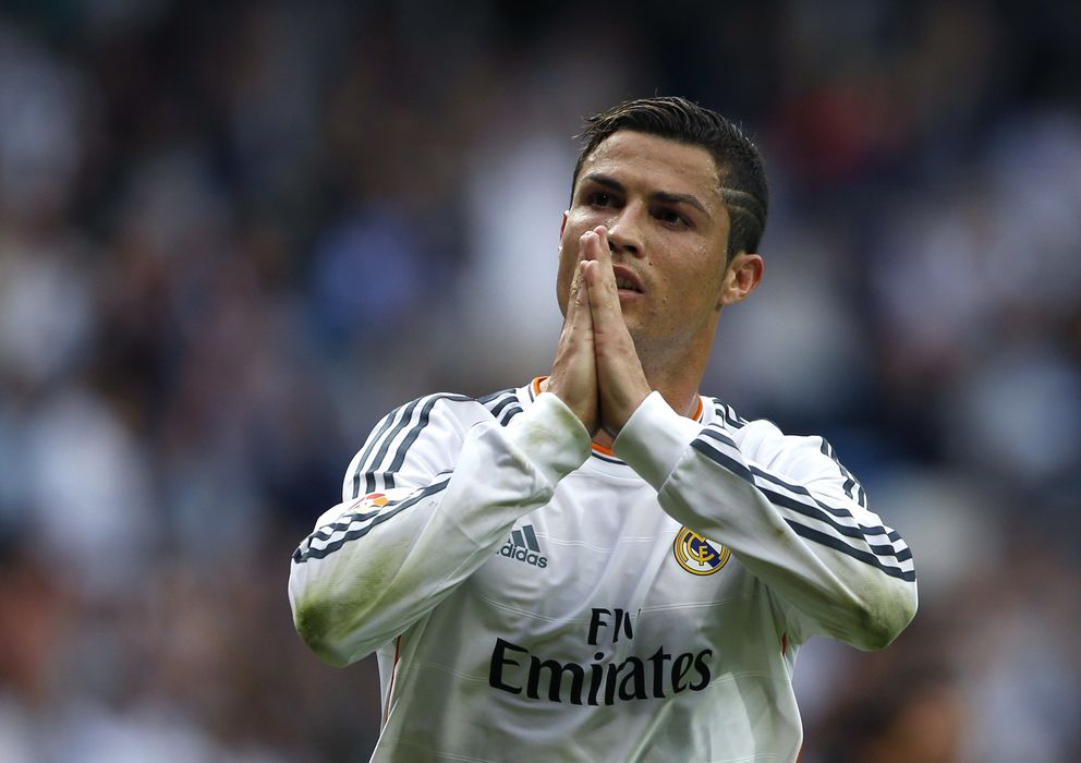 Foto: Ronaldo pide perdón tras transformar un penalti ante el Málaga