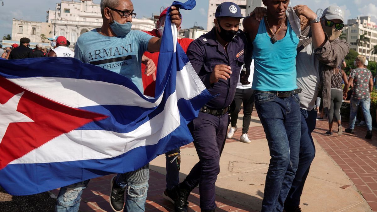 HRW denuncia que hay más de 150 detenidos por las protestas en Cuba 